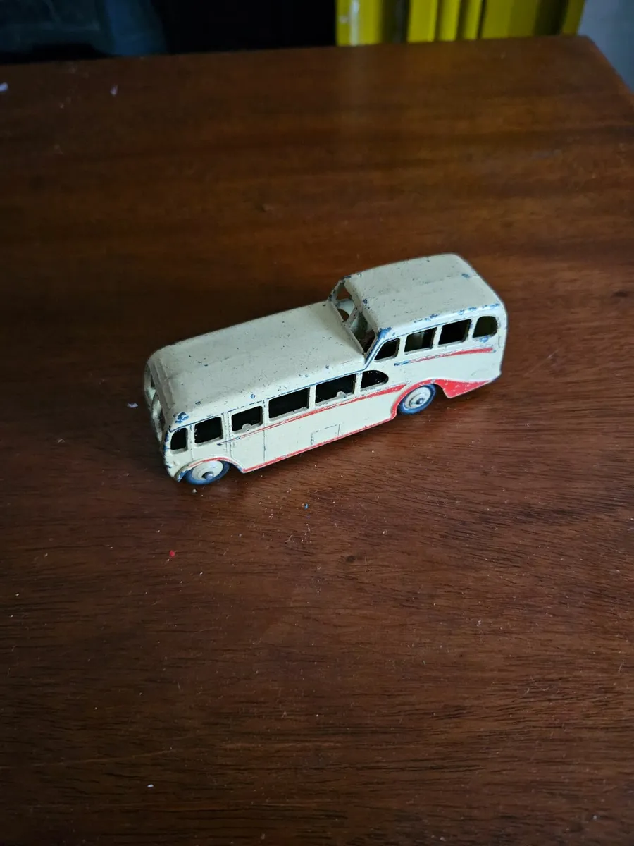Dinky Bus