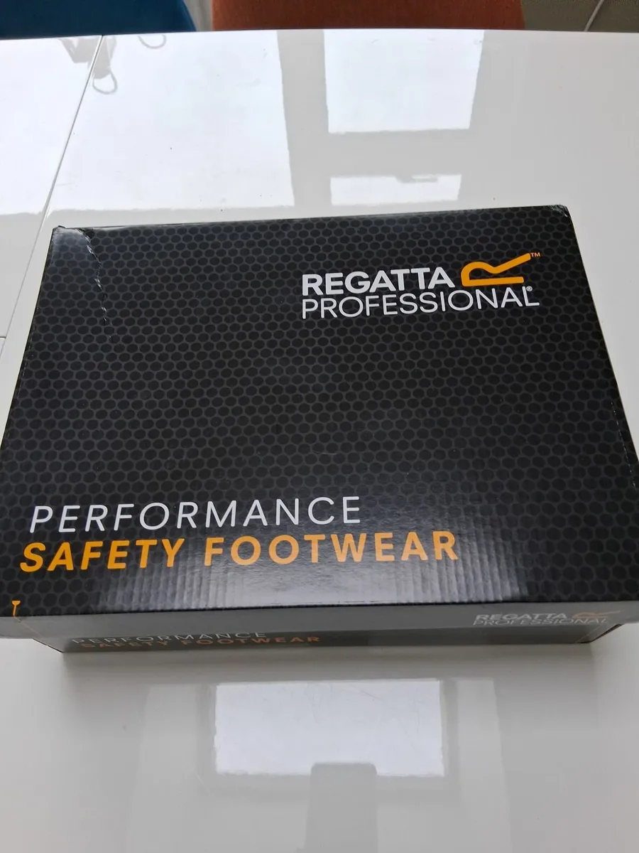 Regatta Safety Trainers Size 9 - Image 2