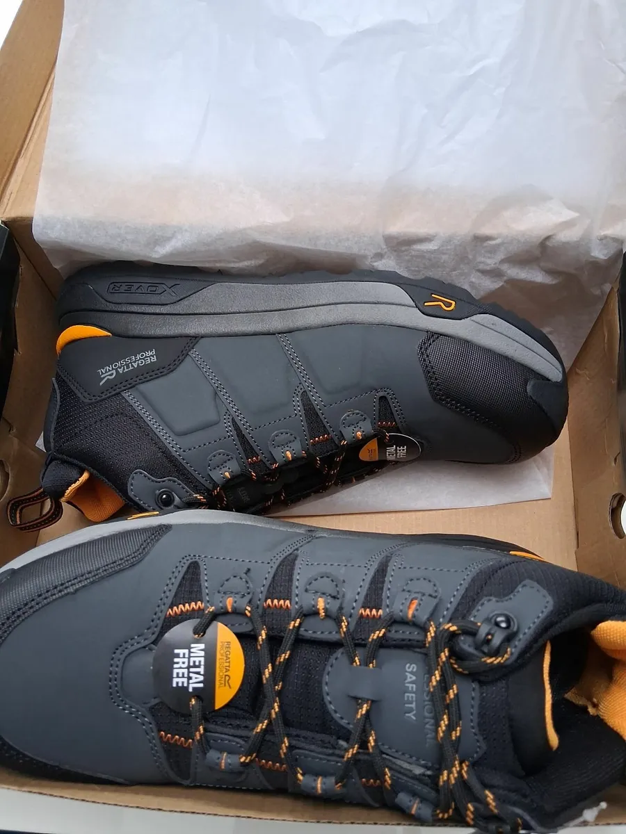 Regatta Safety Trainers Size 9 - Image 1