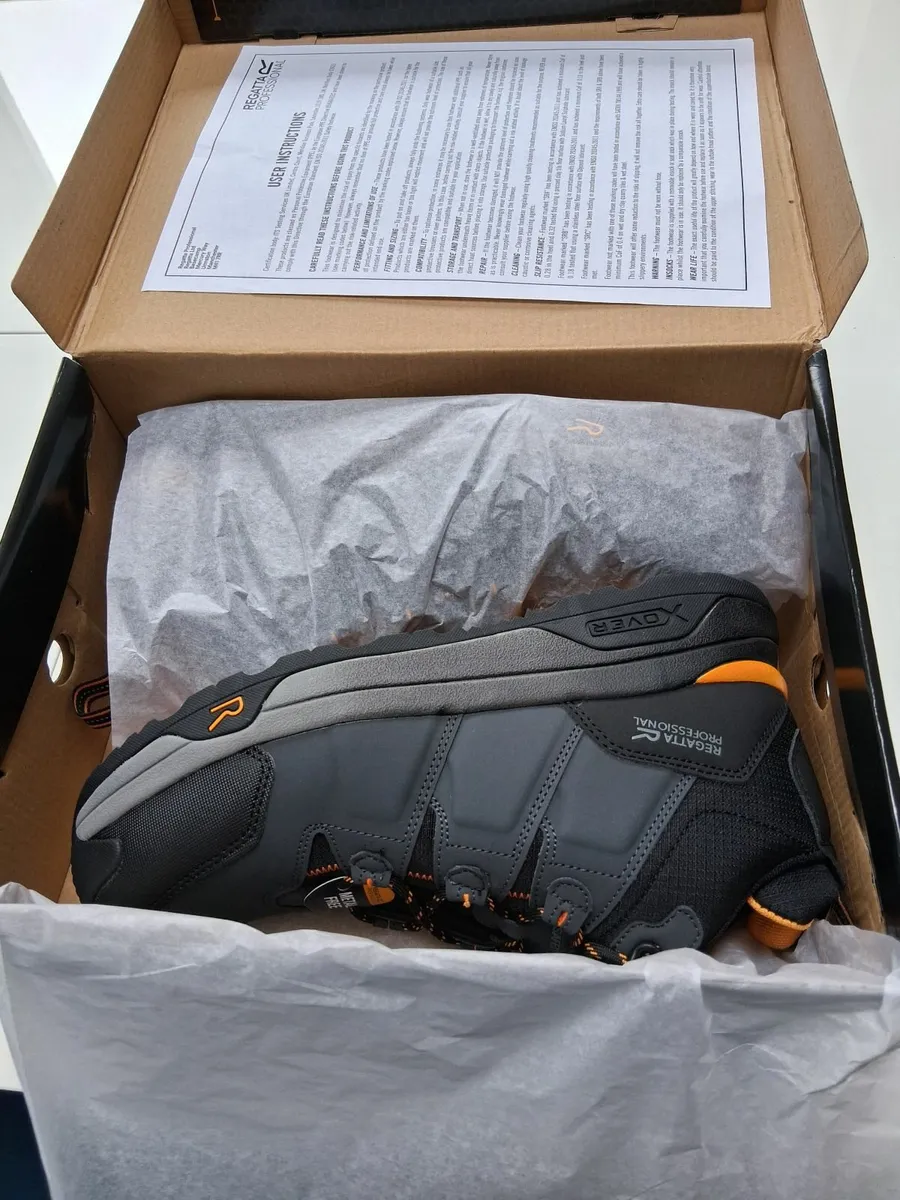 Regatta Safety Trainers Size 9 - Image 4