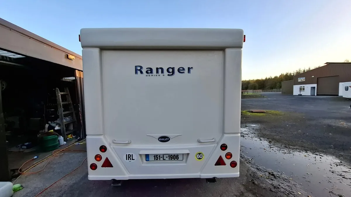 Bailey Ranger fixed bed caravan - Image 4