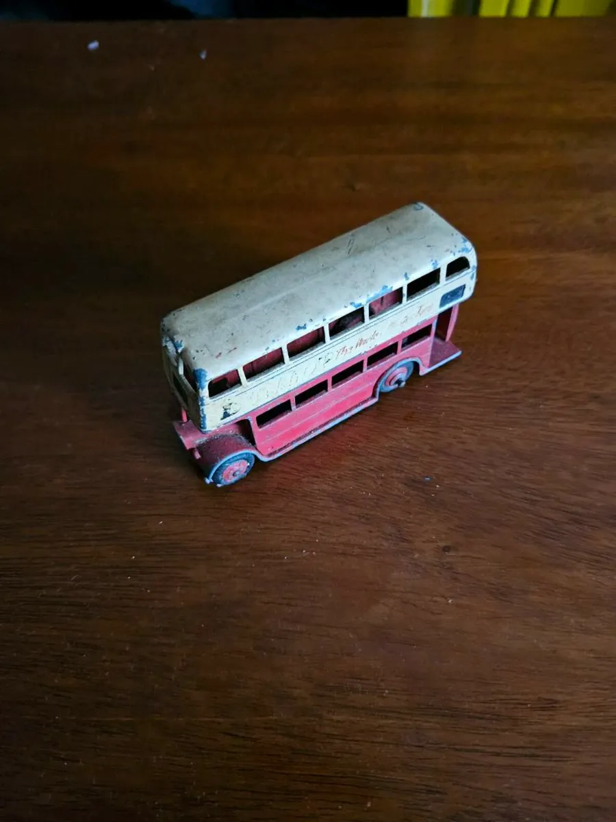 Dinky Bus