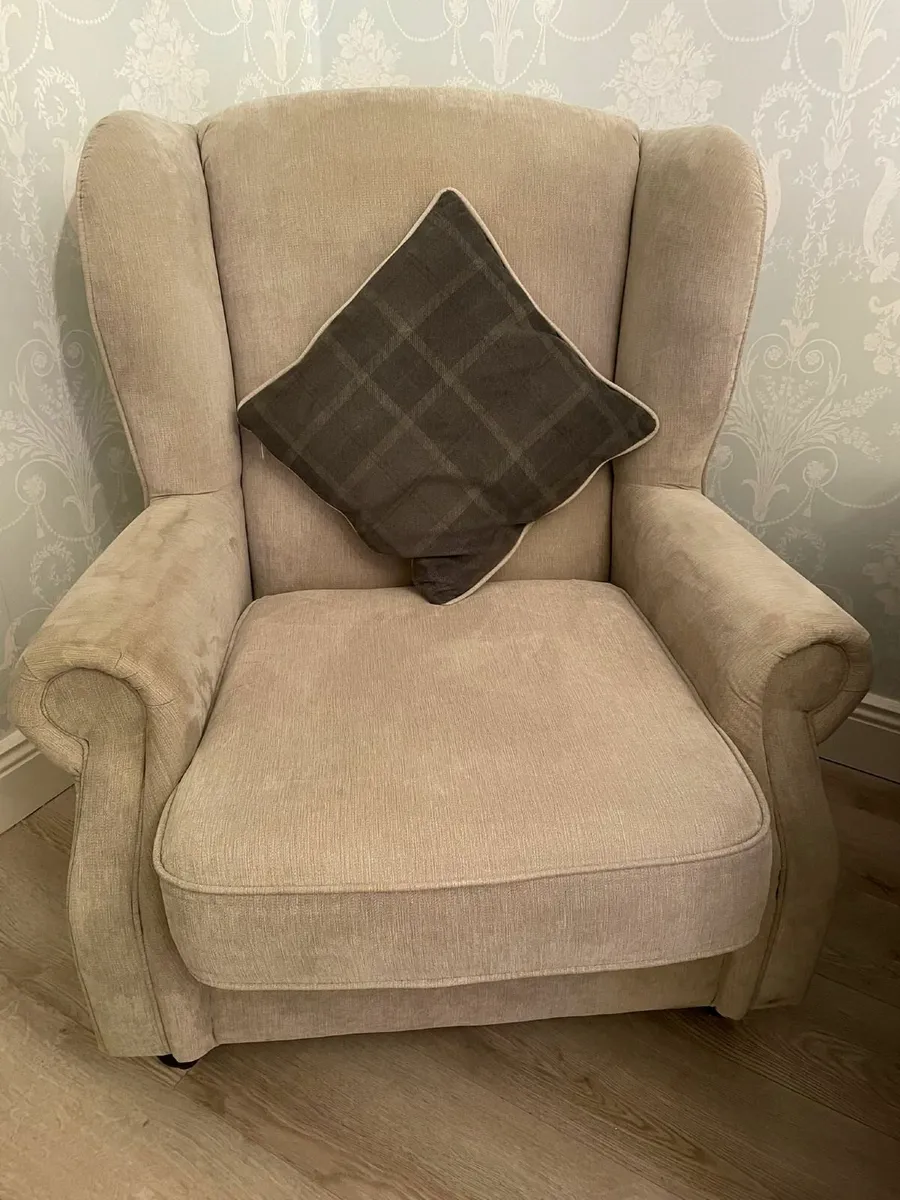 Beige 3 Seater sofa and armchair for €500 - Image 1