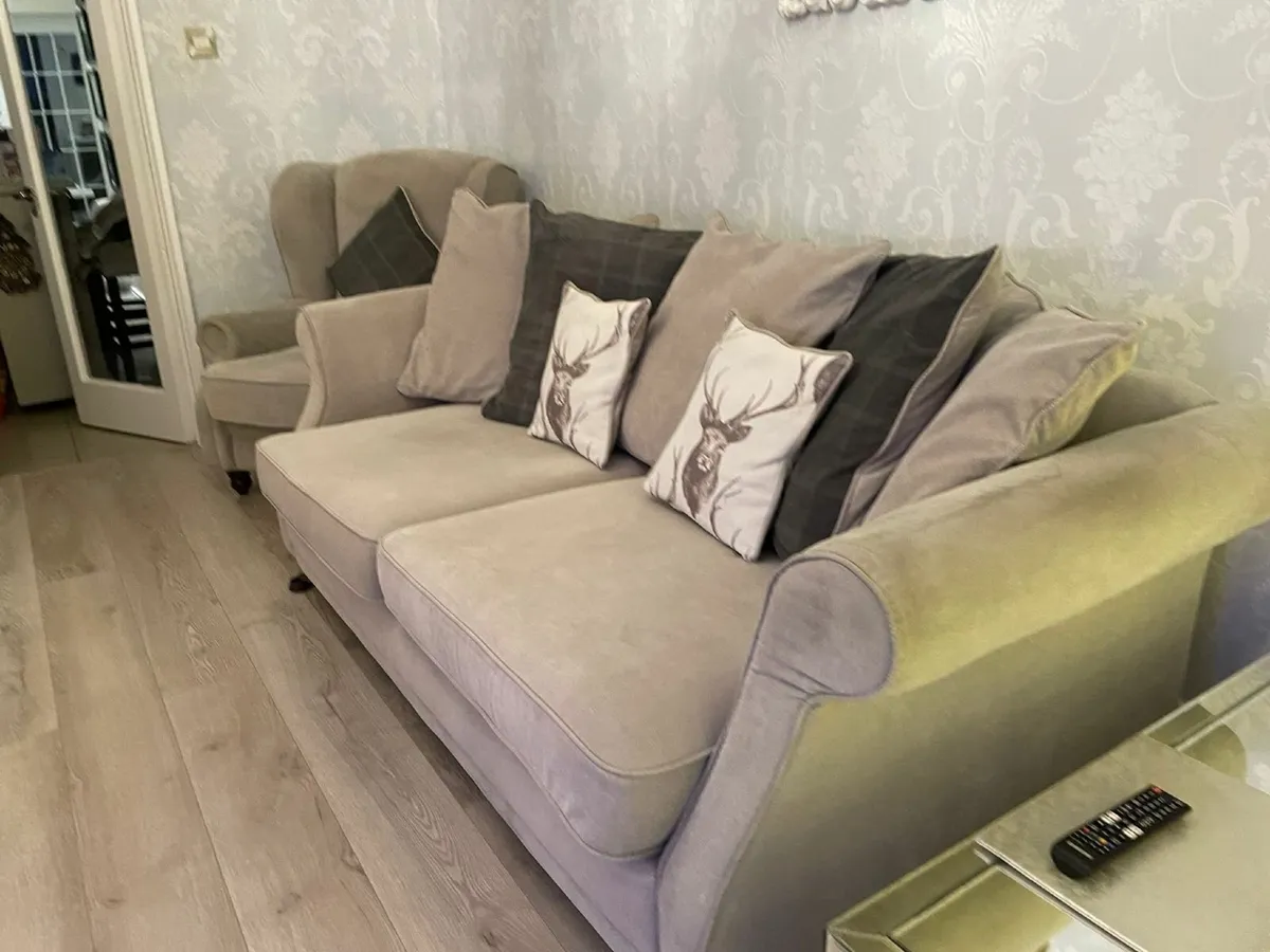 Beige 3 Seater sofa and armchair for €500 - Image 4