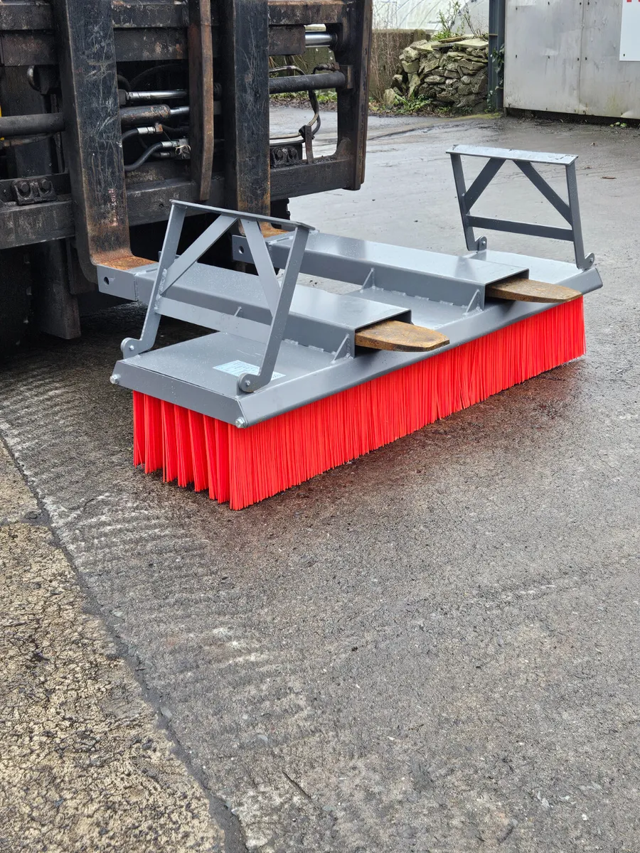 Forklift yard sweeper - Image 2
