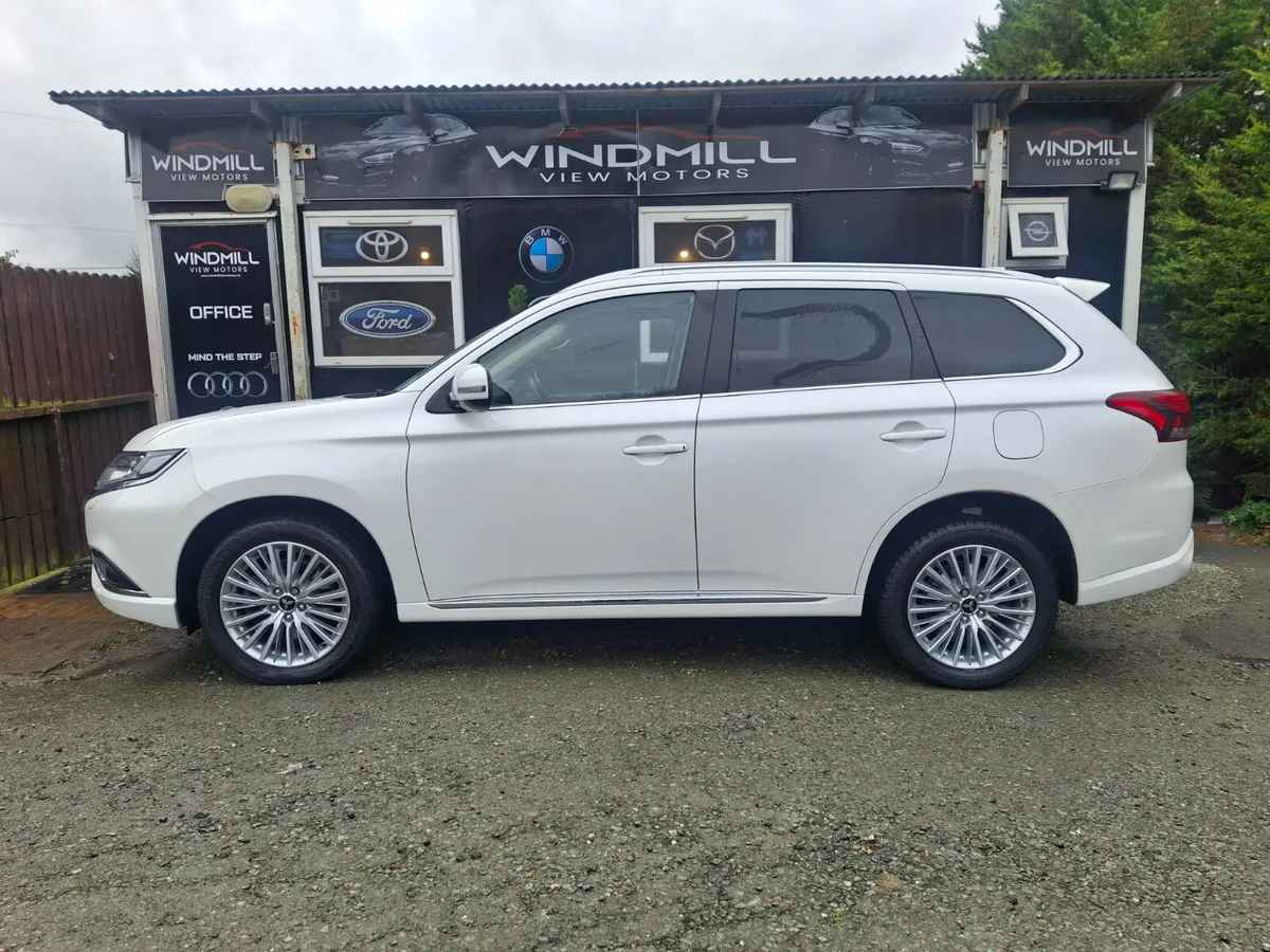 Mitsubishi Outlander 2.4 JURO PHEV 4WD - Image 4