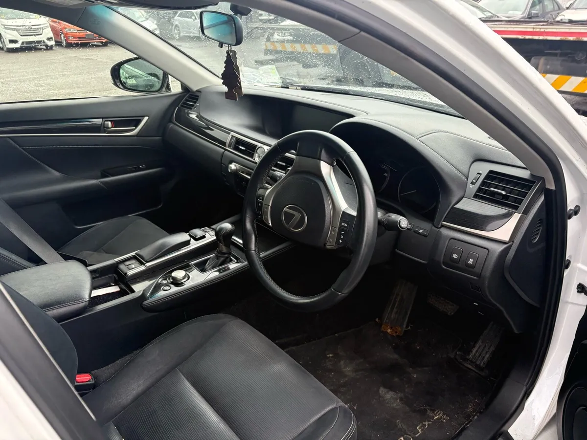 14 Lexus GS….Hybrid - Image 4