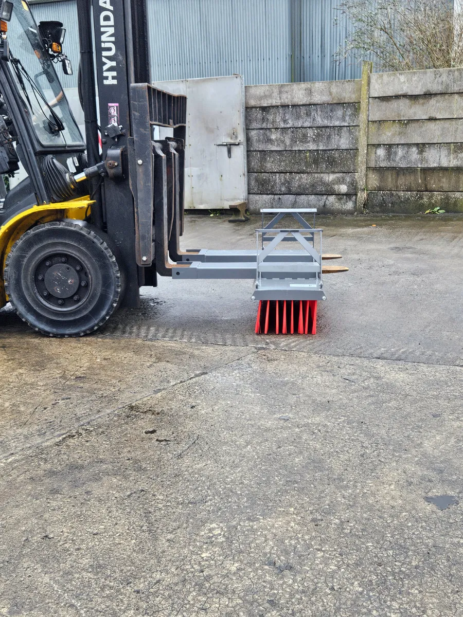 Forklift yard sweeper - Image 2