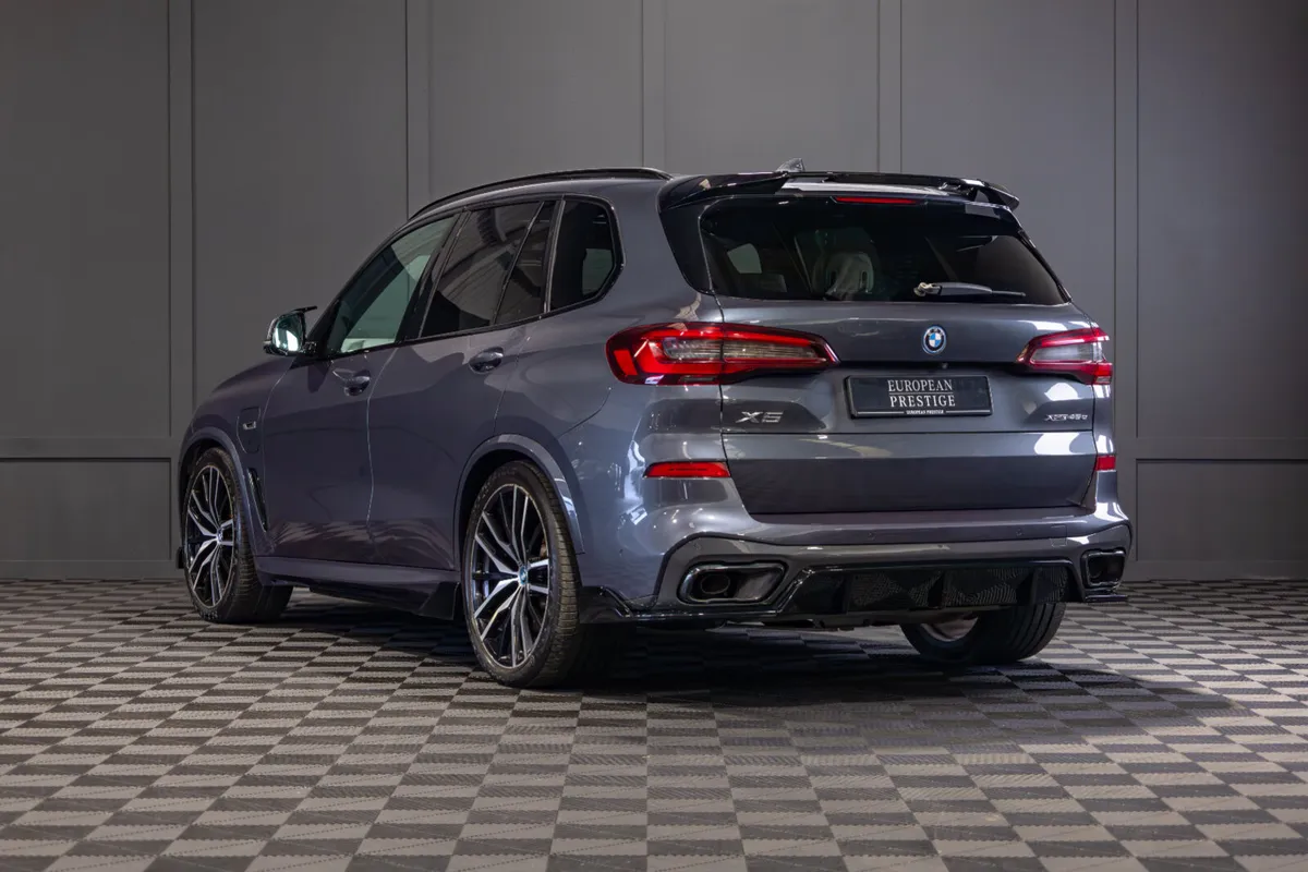 2022 BMW X5 X-Drive 45e M-Sport *Pan Roof - Image 4