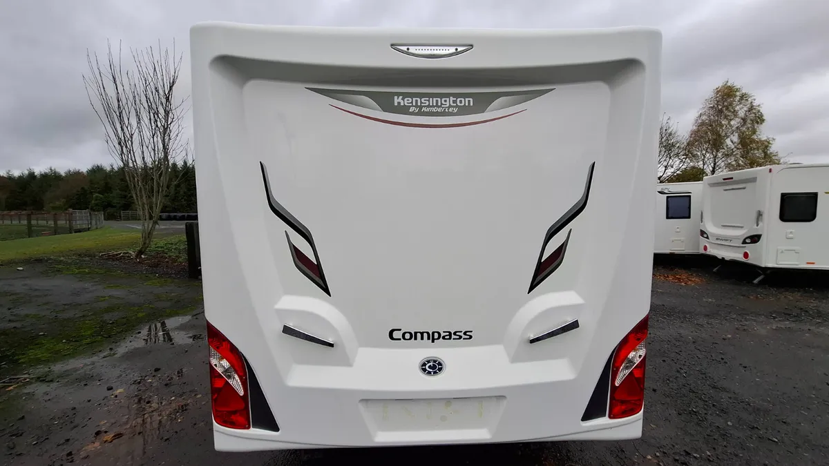 Compass Kensington Island bed caravan - Image 4