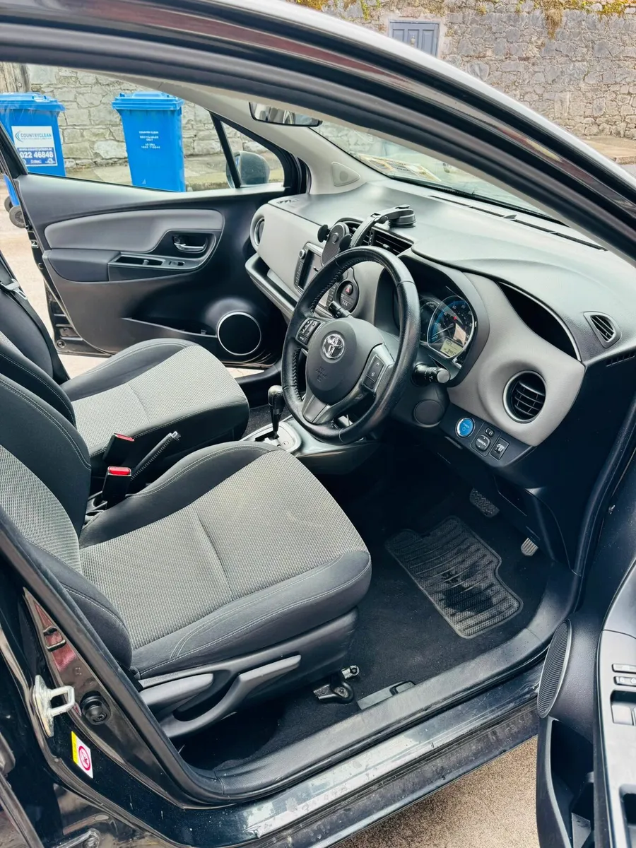Toyota yaris 1.5 Automatic - Image 2