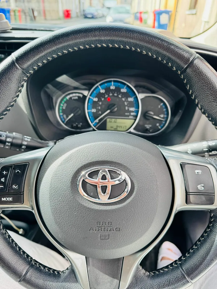 Toyota yaris 1.5 Automatic - Image 3
