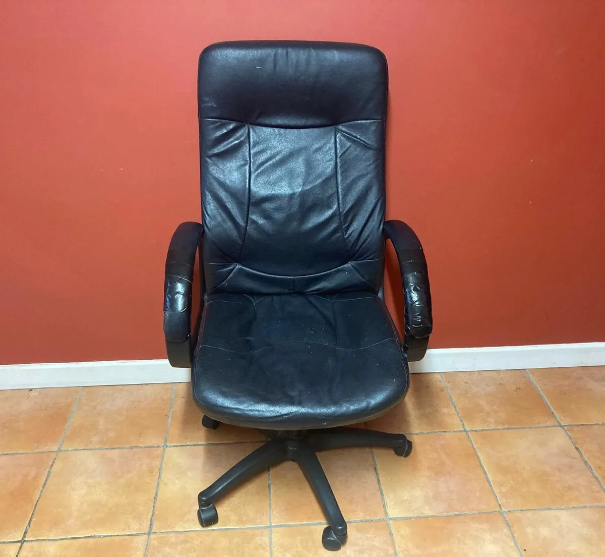 Leather Office Chair – Adjustable & Swivel - Image 1
