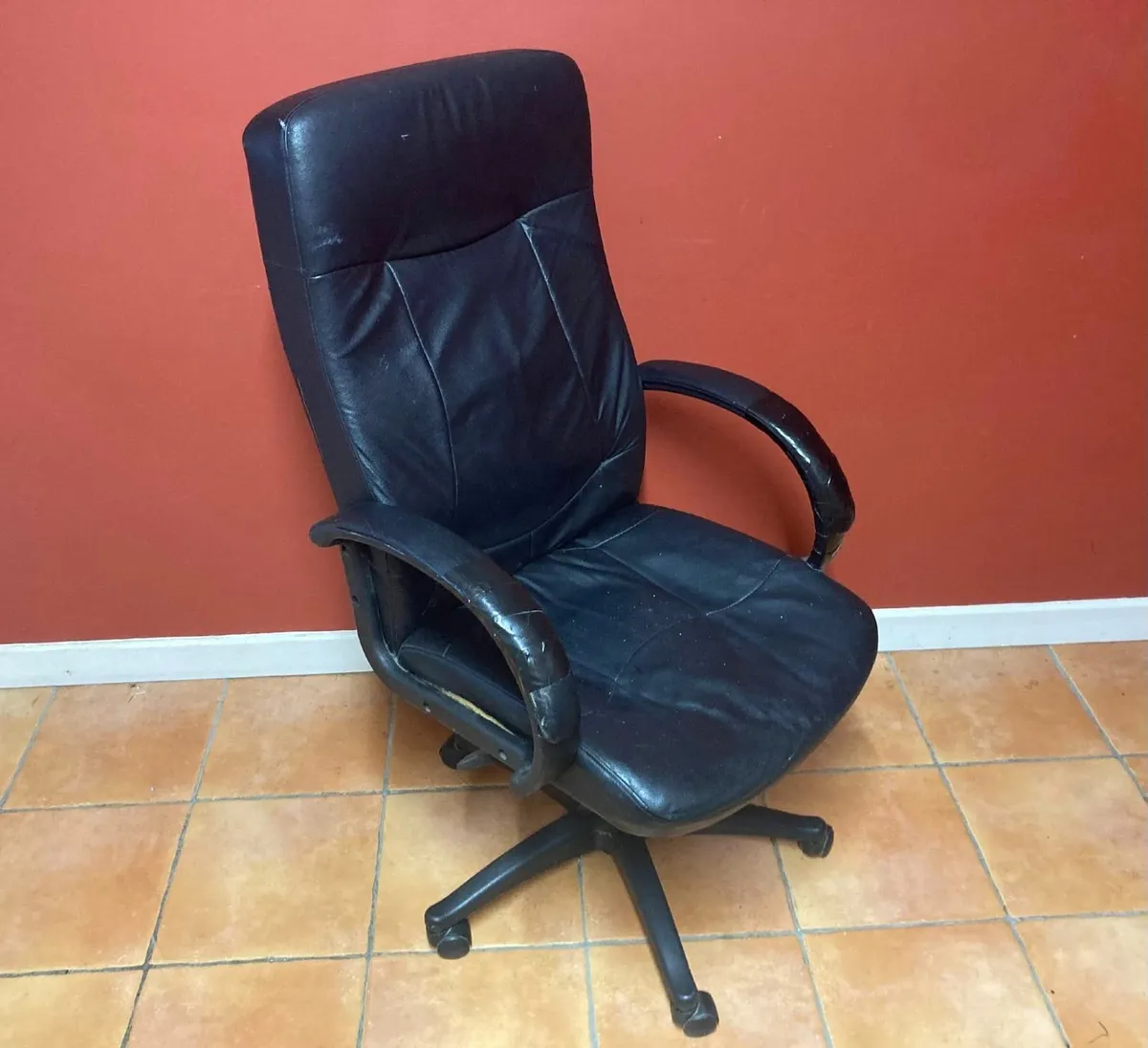Leather Office Chair – Adjustable & Swivel - Image 3