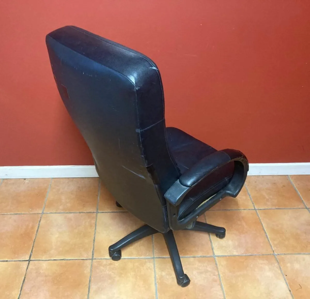 Leather Office Chair – Adjustable & Swivel - Image 4