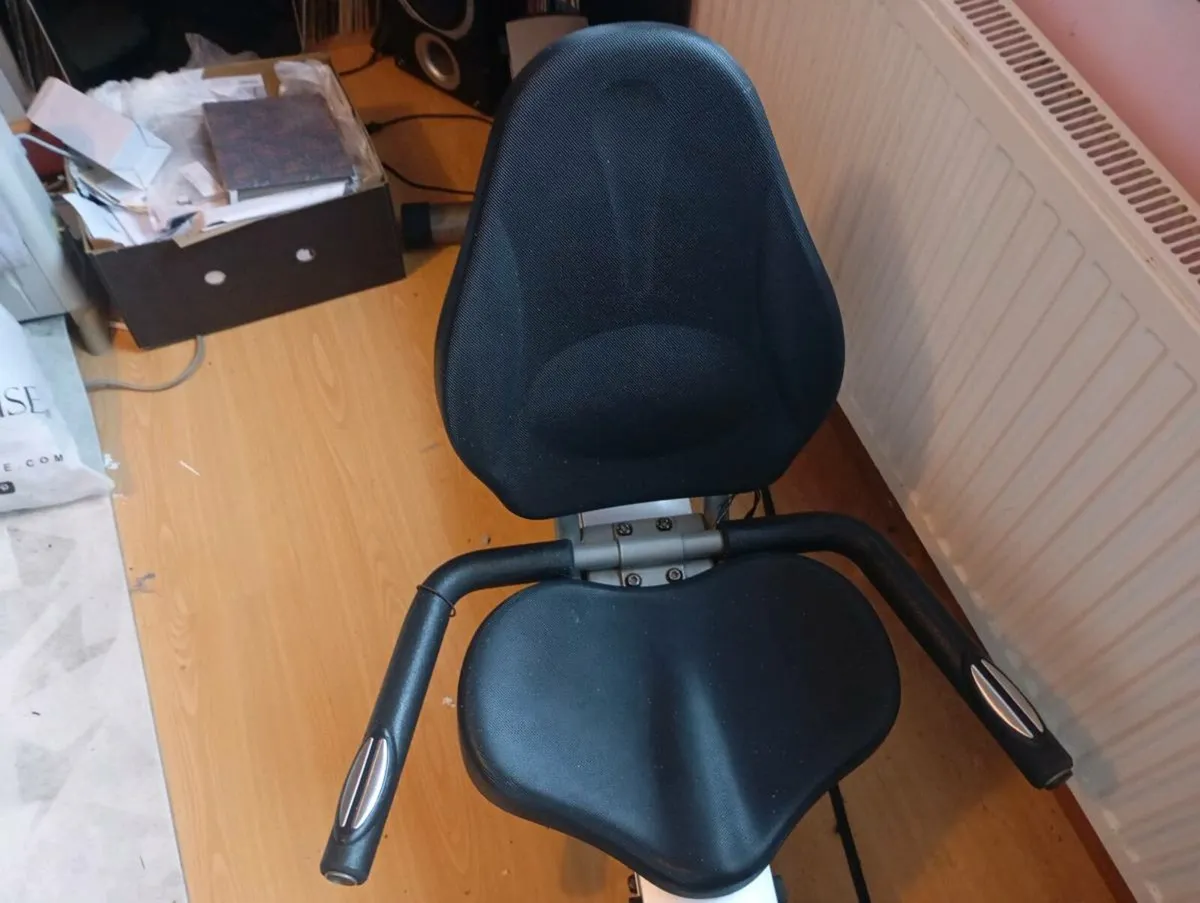 Rowing and cycling machine - Image 3