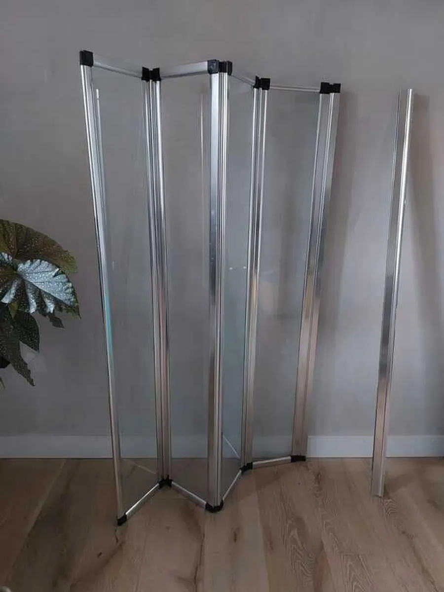 Glass folding door for above bath - Image 3