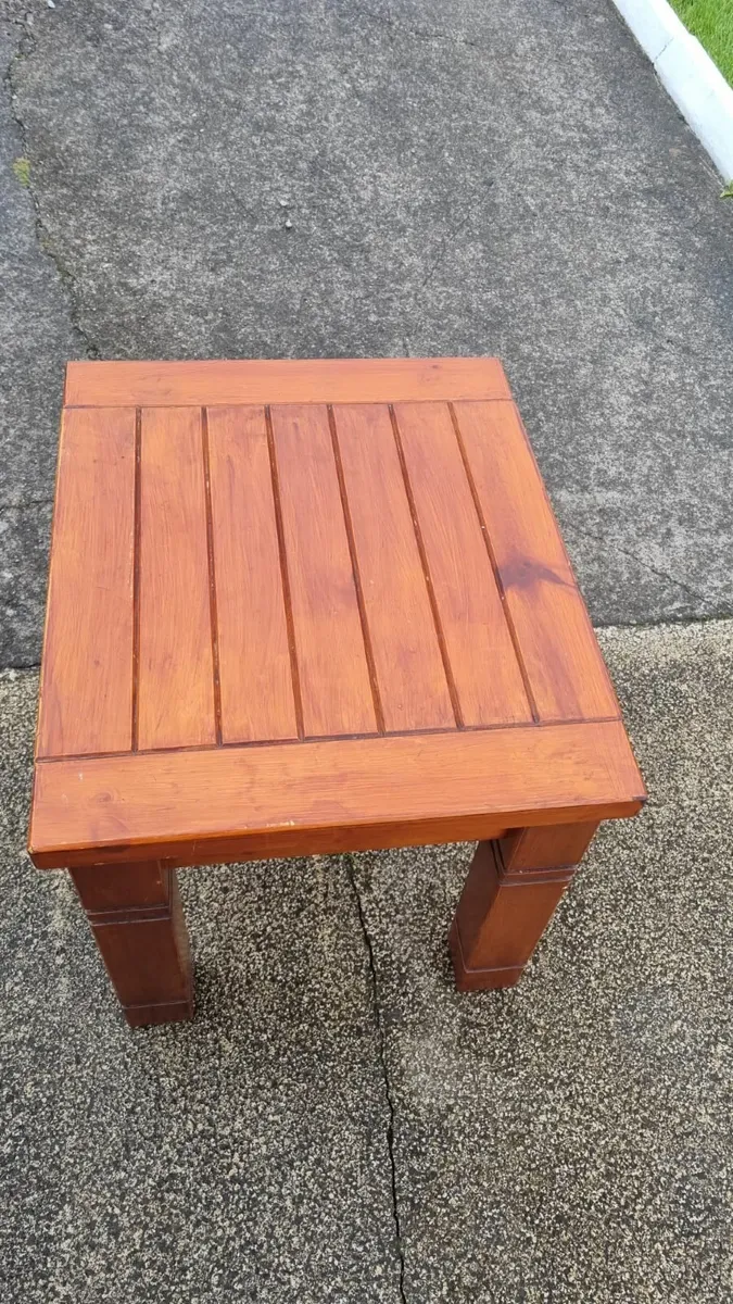 COFFEE TABLE - Image 1