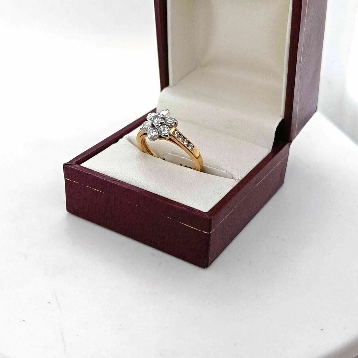 18k Gold Diamond Cluster Daisy Ring - Image 3