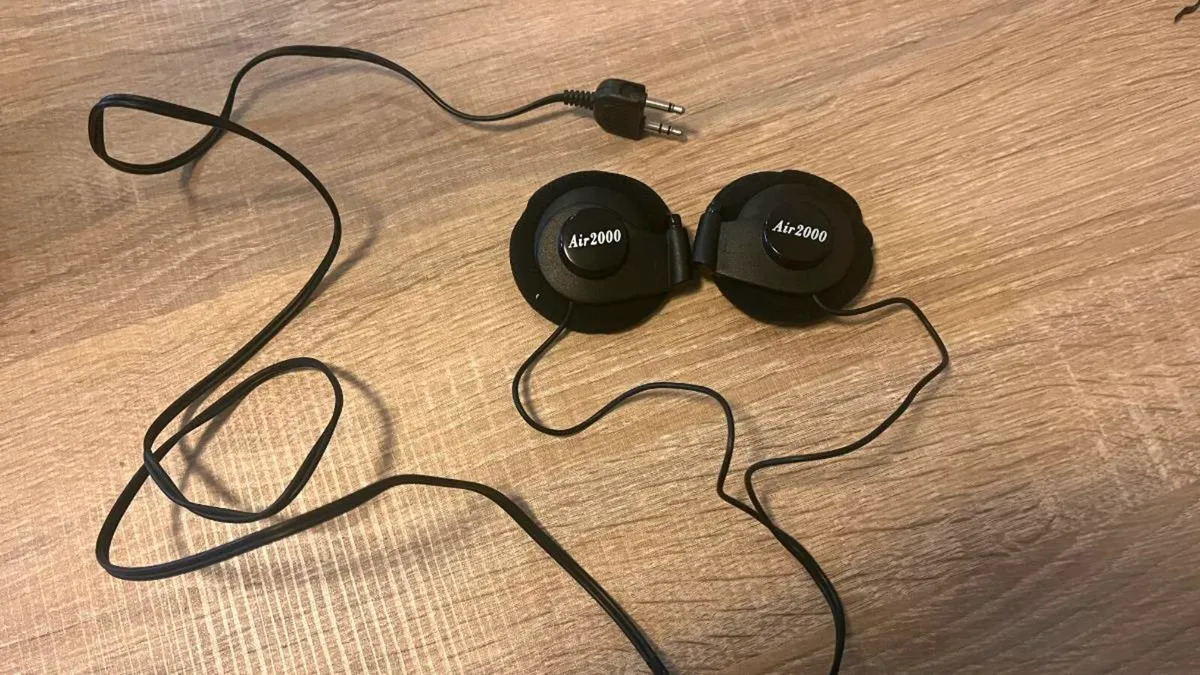 Vintage Air2000 Earphones – Wired On-Ear - Image 2