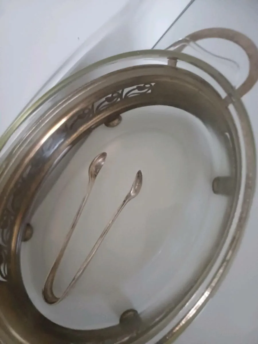 Vintage Pyrex casserole dish - Image 2