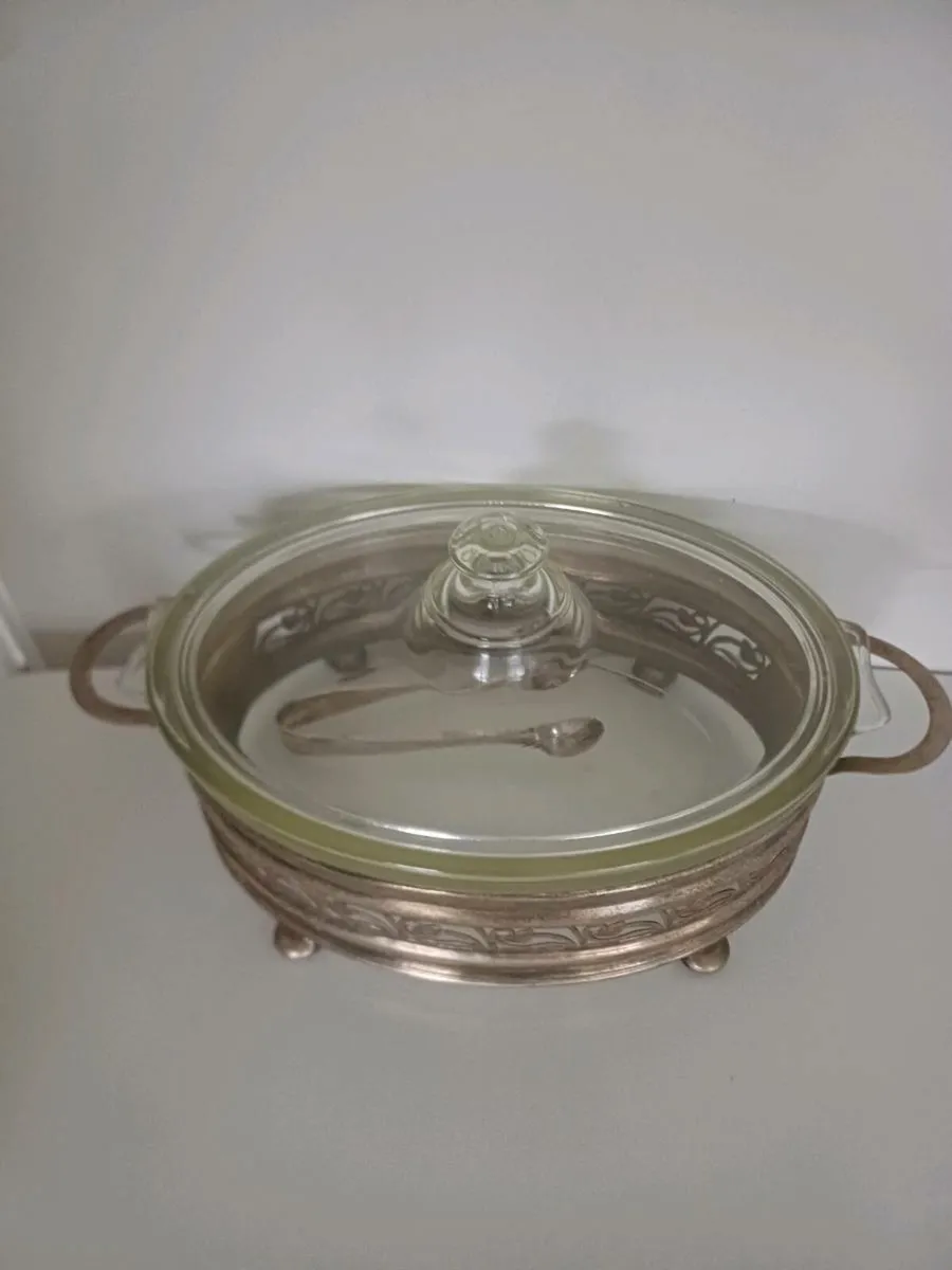 Vintage Pyrex casserole dish - Image 3
