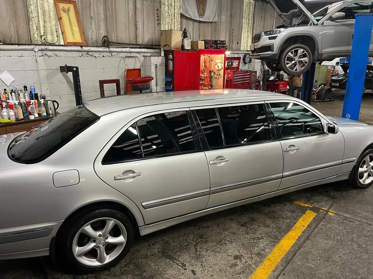 Mercedes Benz E class 8 Seater - Image 3
