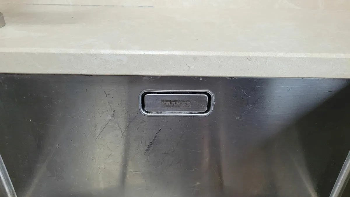 Franke kitchen sink and tap - Image 2