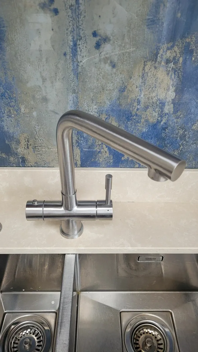 Franke kitchen sink and tap - Image 3