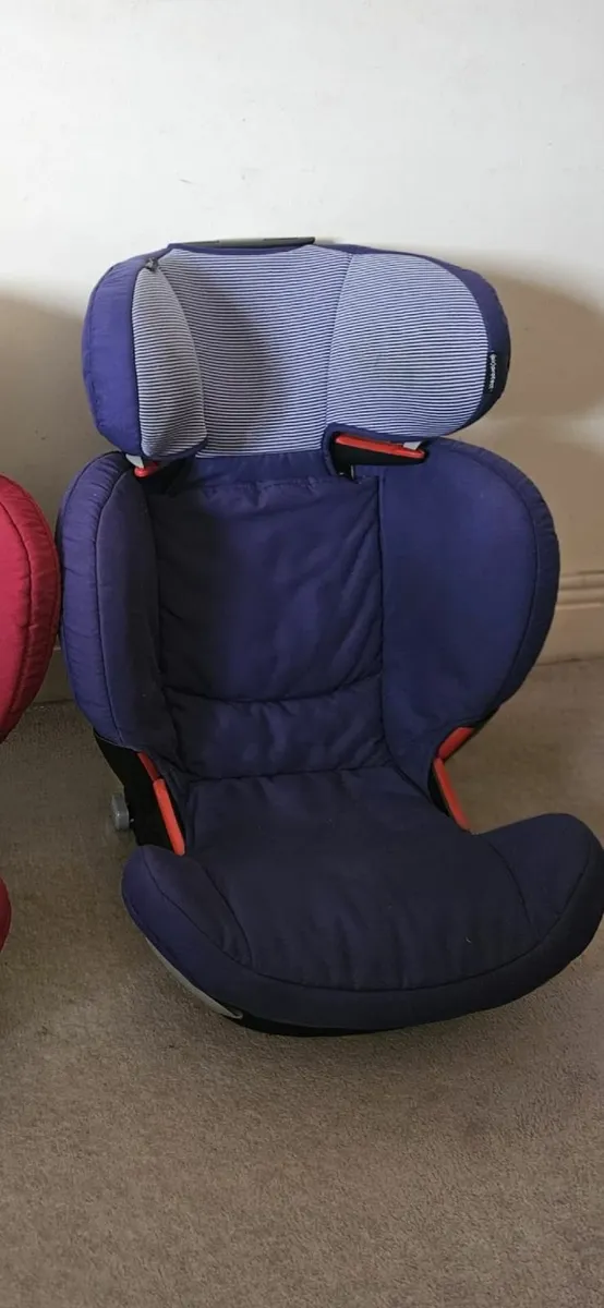 Car seat - Image 1