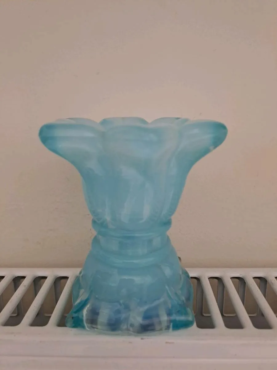1950s Opaline posy vase - Image 2