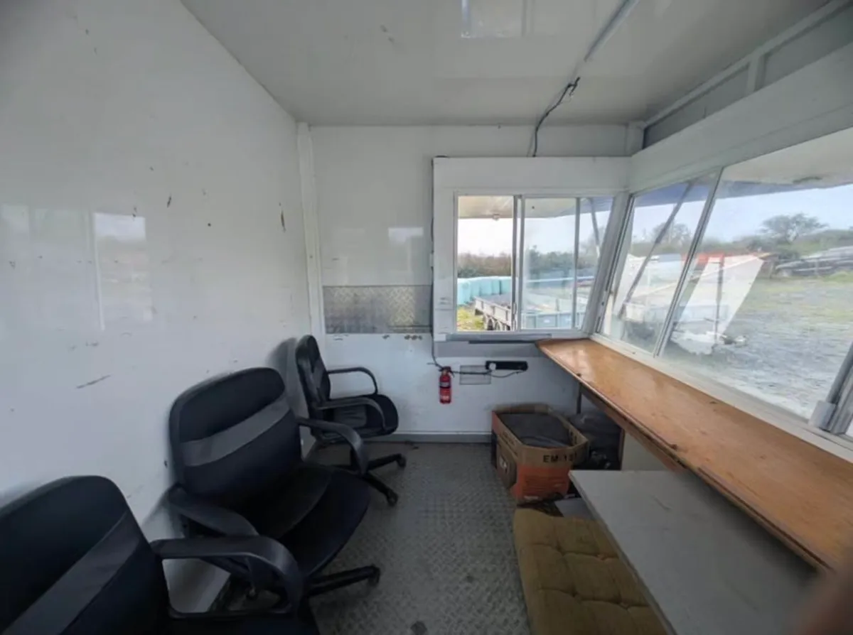 Exhibition/ judging/ office trailer - Image 4