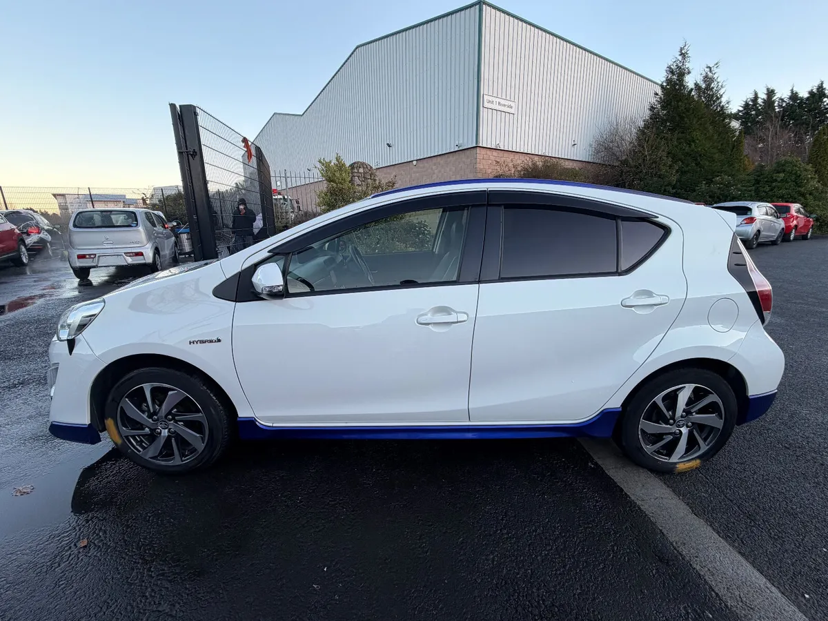 toyota aqua white 2015 - Image 4