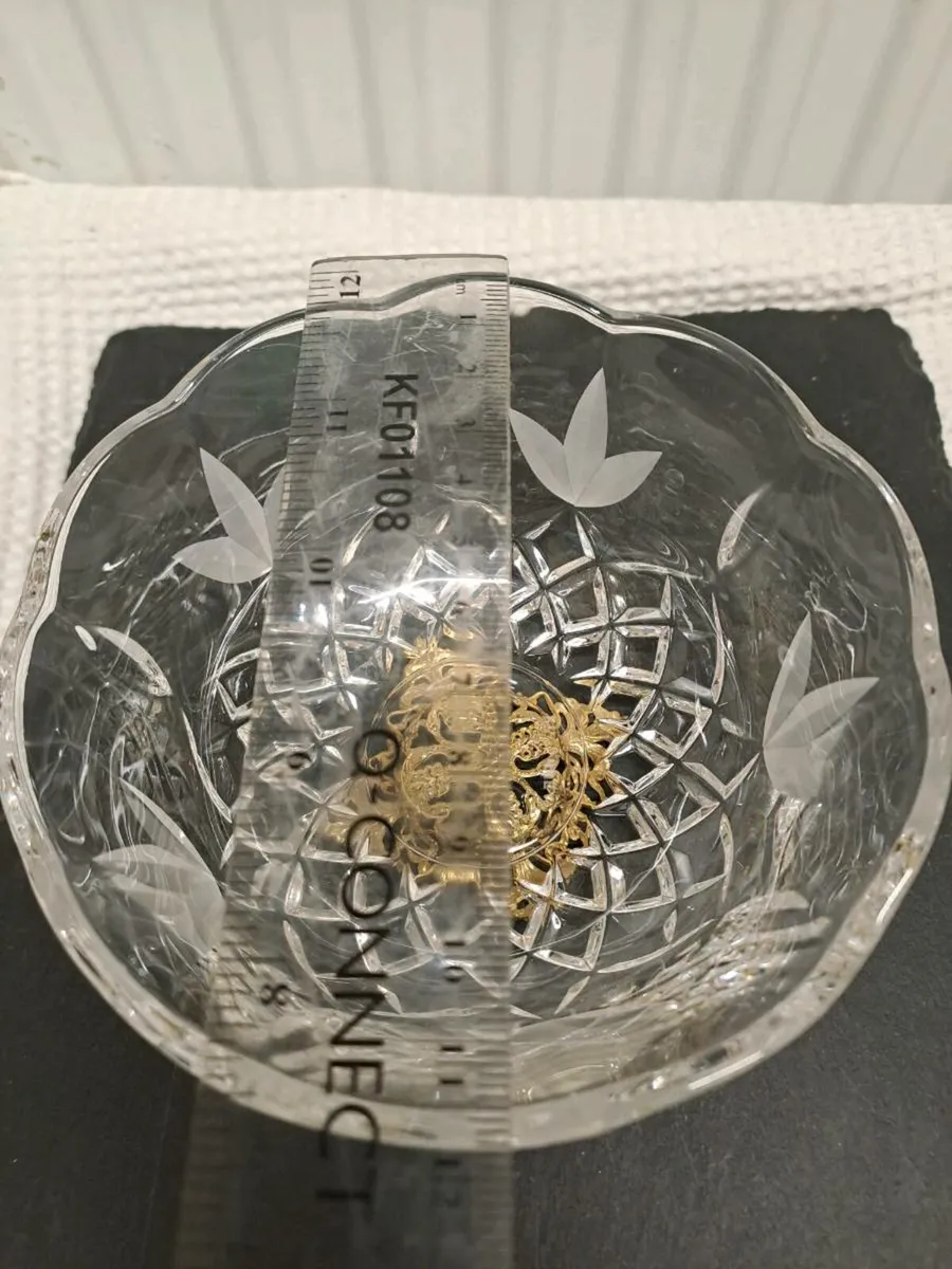 1980s Vintage Cut Crystal Bowl with Gilt Base - Image 3