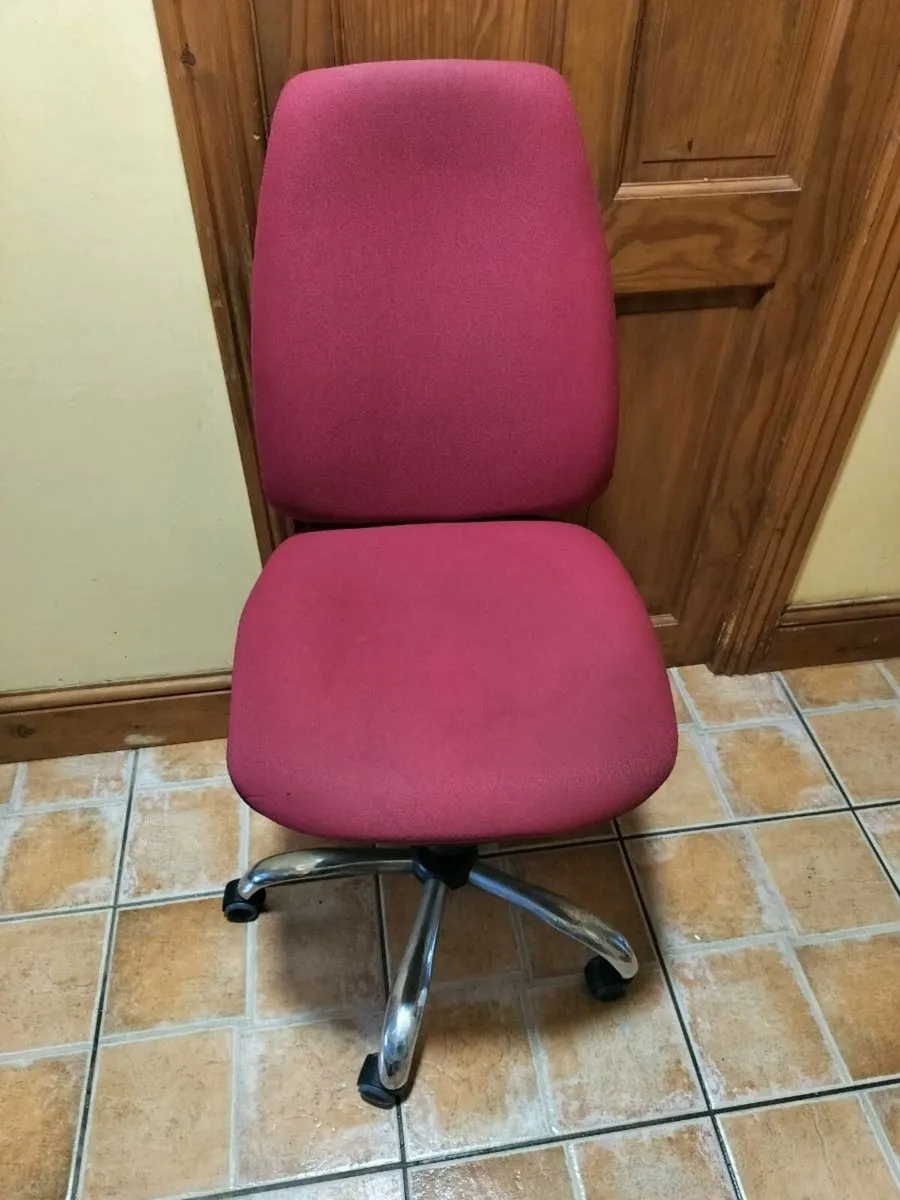 Office chair - Image 1