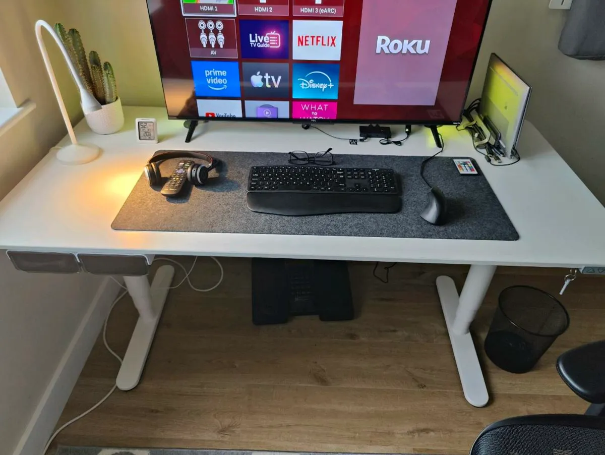 White Electric Desk Sit/Stand - Image 1