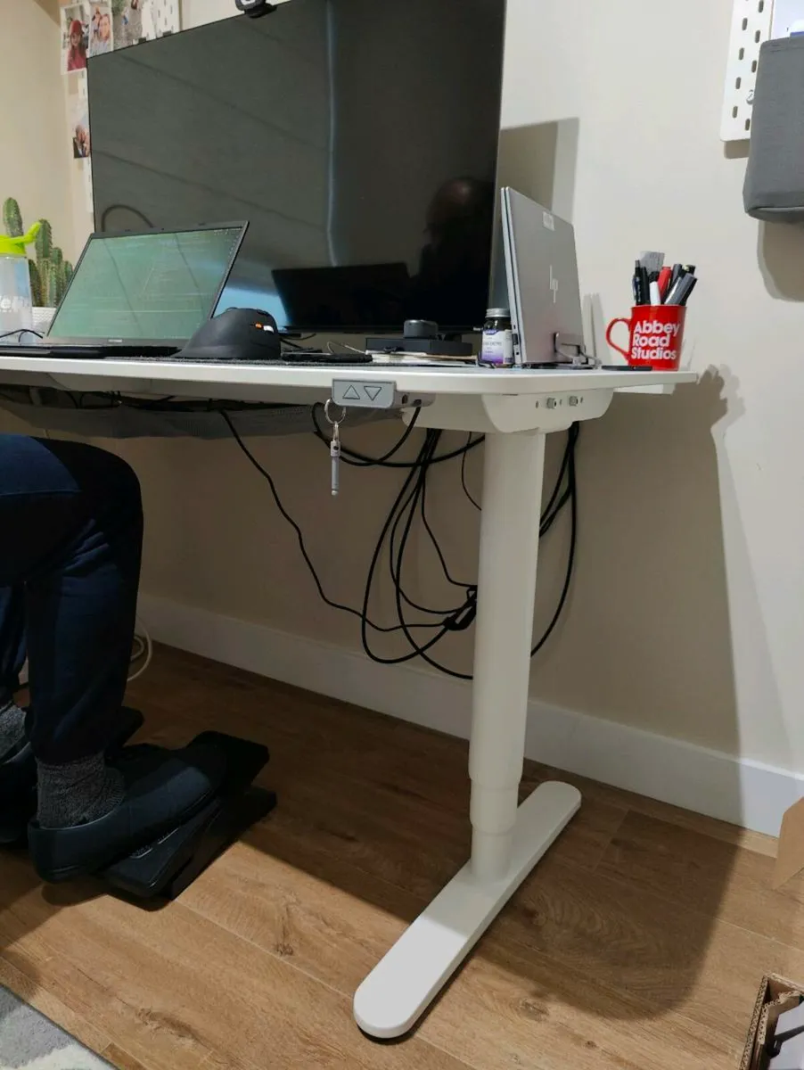White Electric Desk Sit/Stand - Image 4