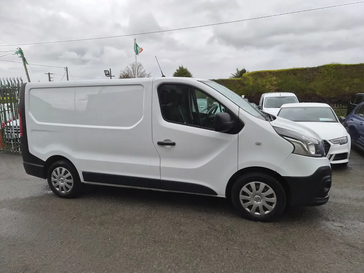 Renault Trafic 2015 SWB Business - Image 2