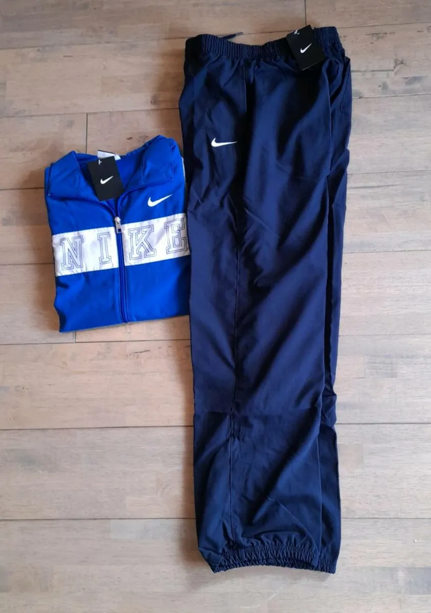 New:  Boys NIKE tracksuit age 13 - 15 - Image 2