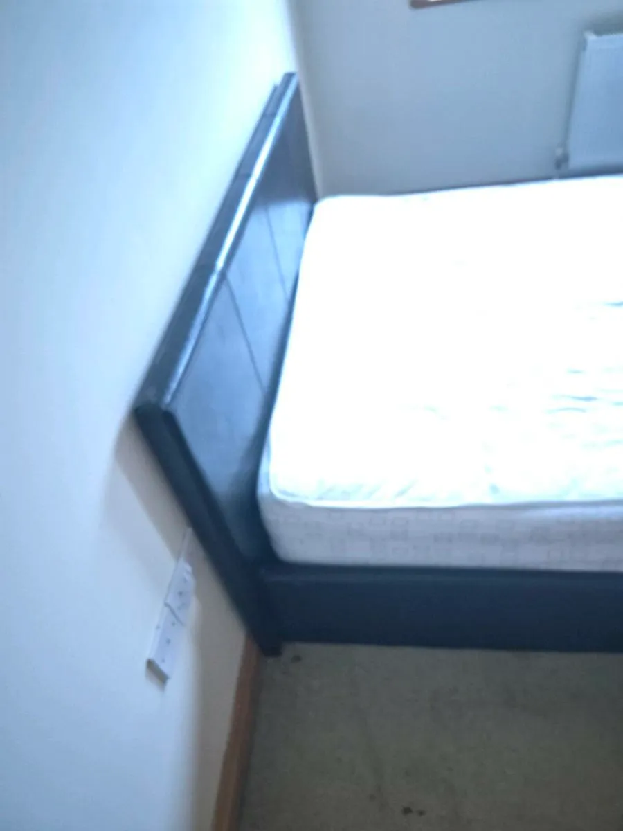 Bedroom furniture - Image 2