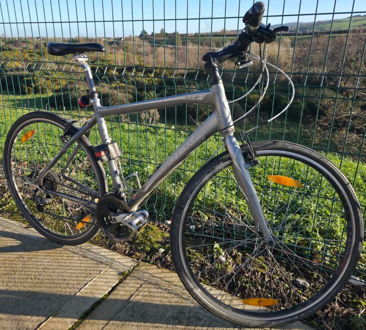 Trek 7.3 FX Hybrid Bike 20" Frame - Image 1