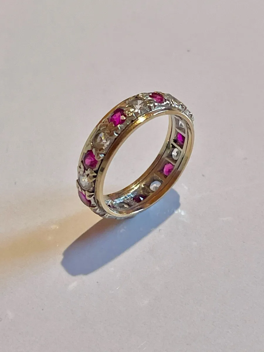 9ct gold Eternity Ring - Image 1