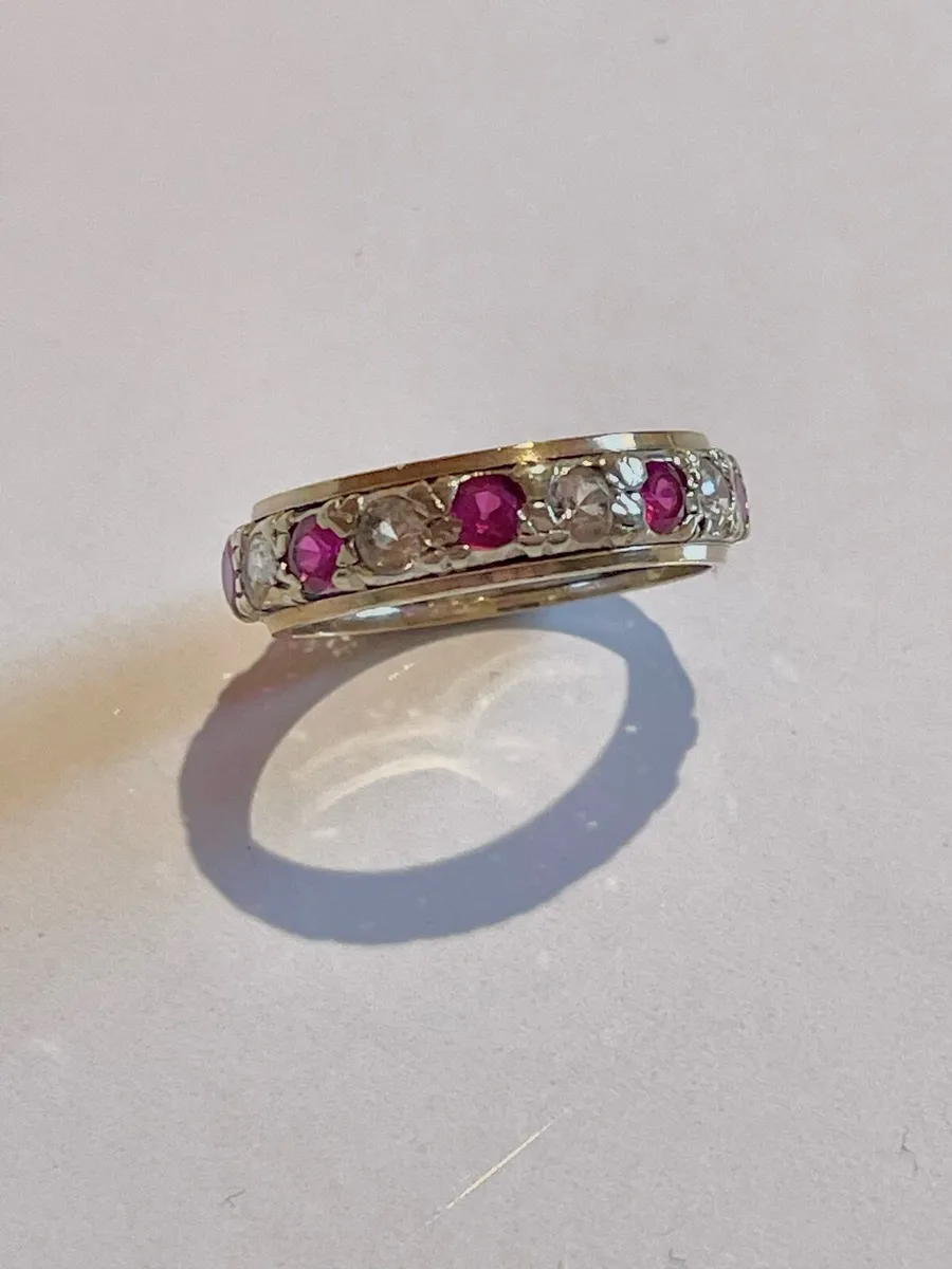 9ct gold Eternity Ring - Image 2