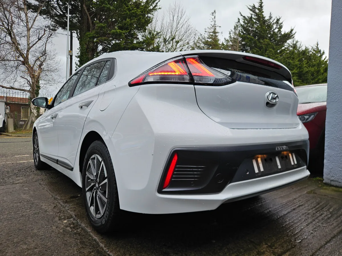 2022 HYUNDAI IONIQ PREMIUM AUTO FULLY ELECTRIC - Image 4