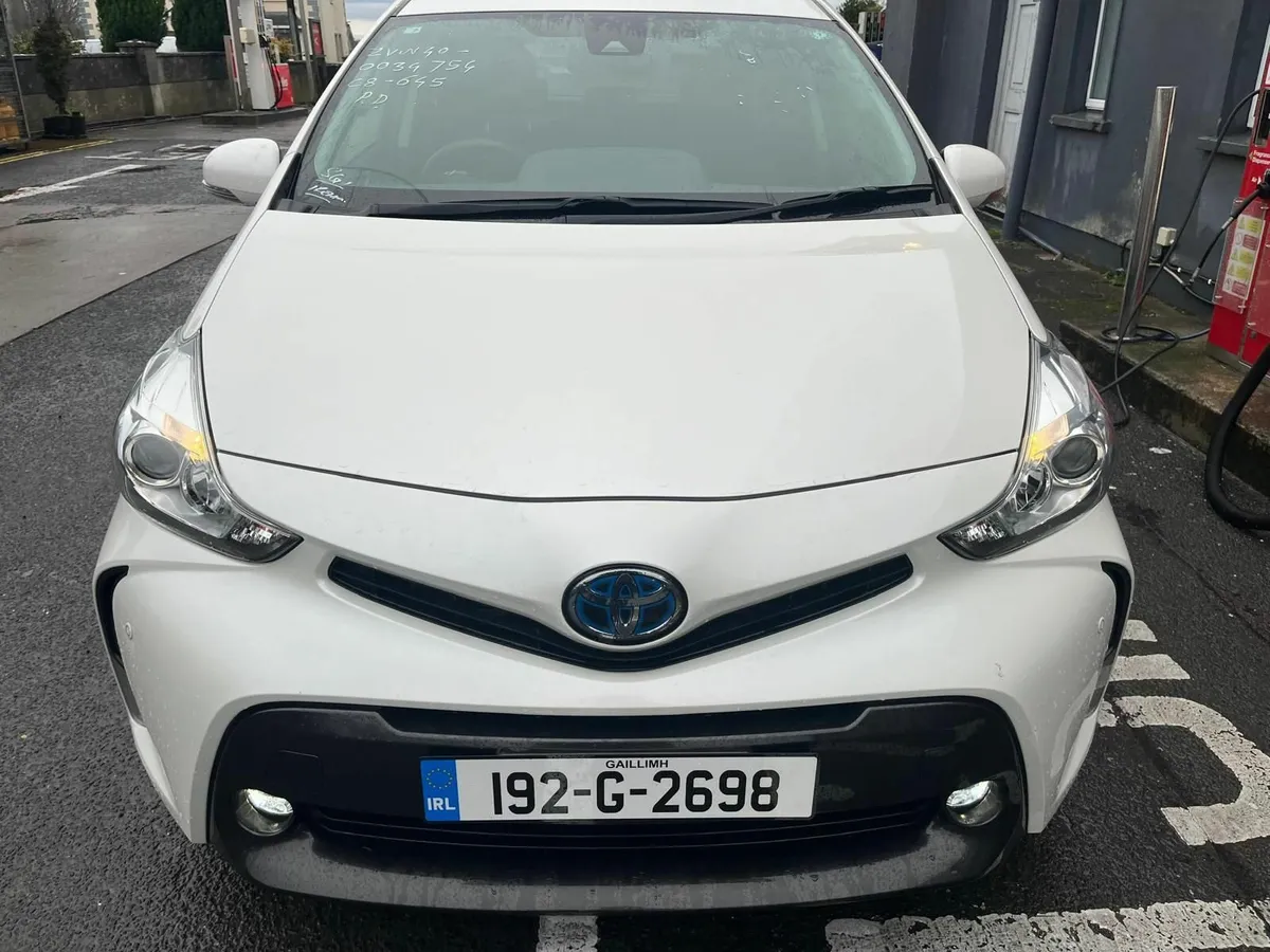Toyota Prius Alpha 2019 - Image 2
