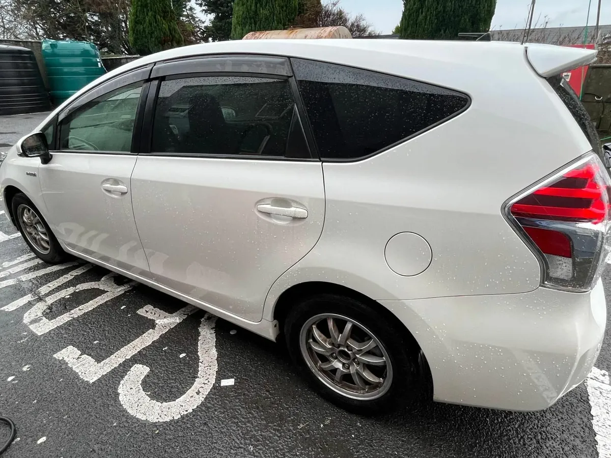 Toyota Prius Alpha 2019 - Image 3