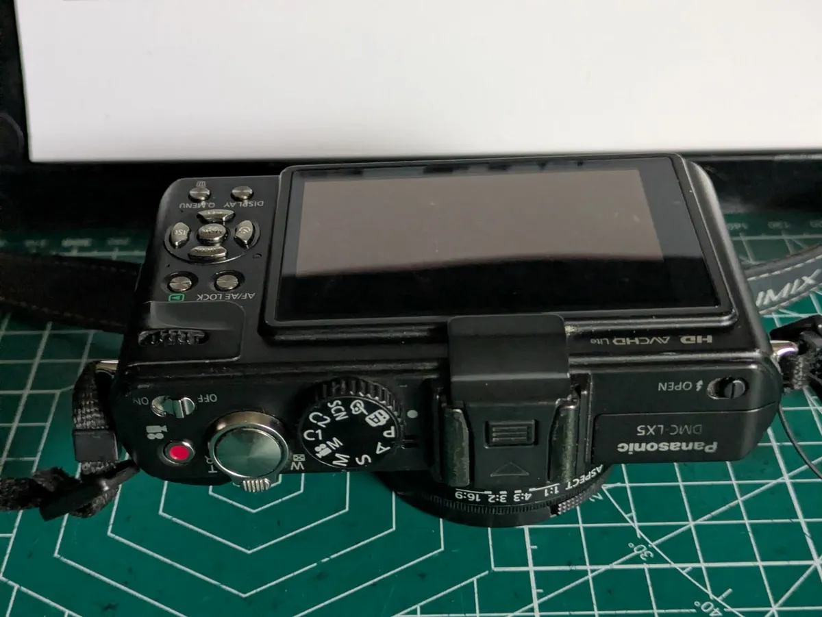 Panasonic Lumix LX5 digital compact 📸 CCD, RAW - Image 4