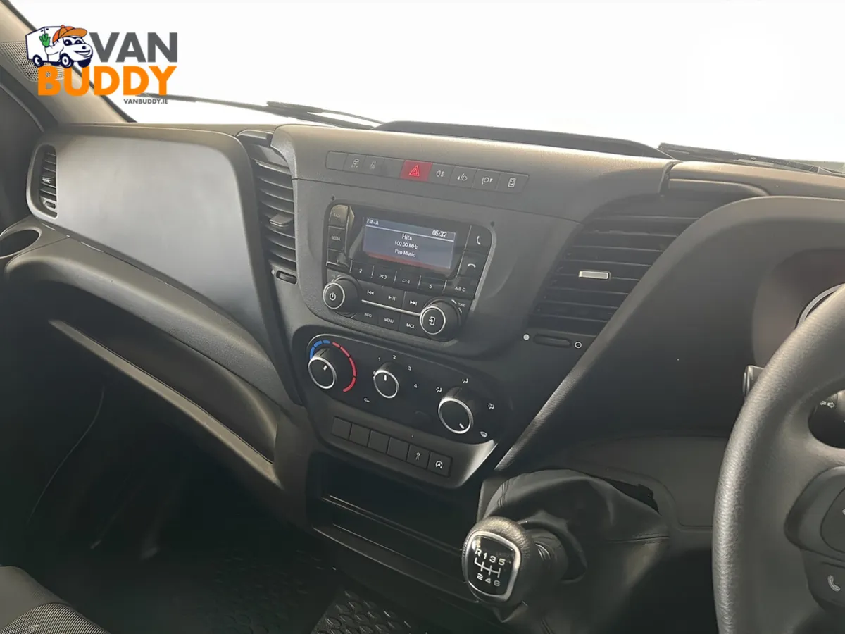 Iveco Daily D HPI 14V 35C 3750 2.3 Luton Box Van - Image 2