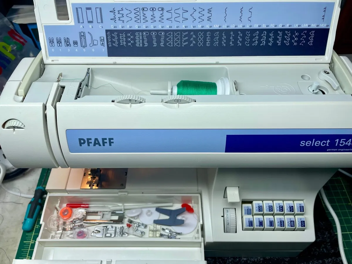 PFAFF Select 1540 (with IDT) Sewing Machine - Serv - Image 3