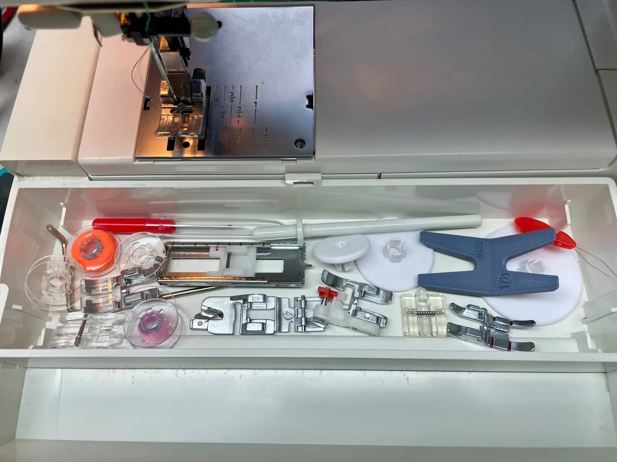 PFAFF Select 1540 (with IDT) Sewing Machine - Serv - Image 4